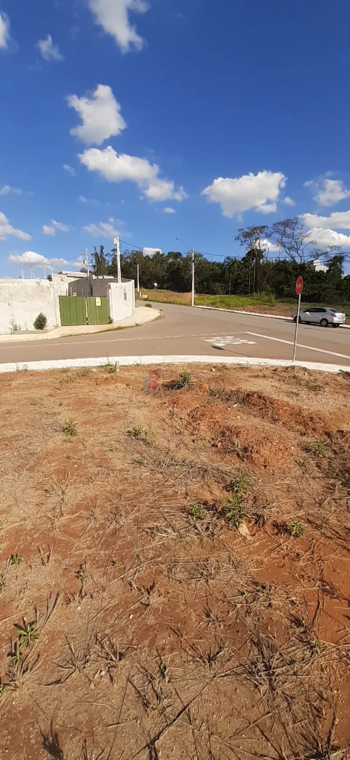 TERRENO DECLIVE  À VENDA ESQUINA, LOCALIZADO NO JARDIM JAPÃO, NA CIDADE DE ITUPEVA SP.
