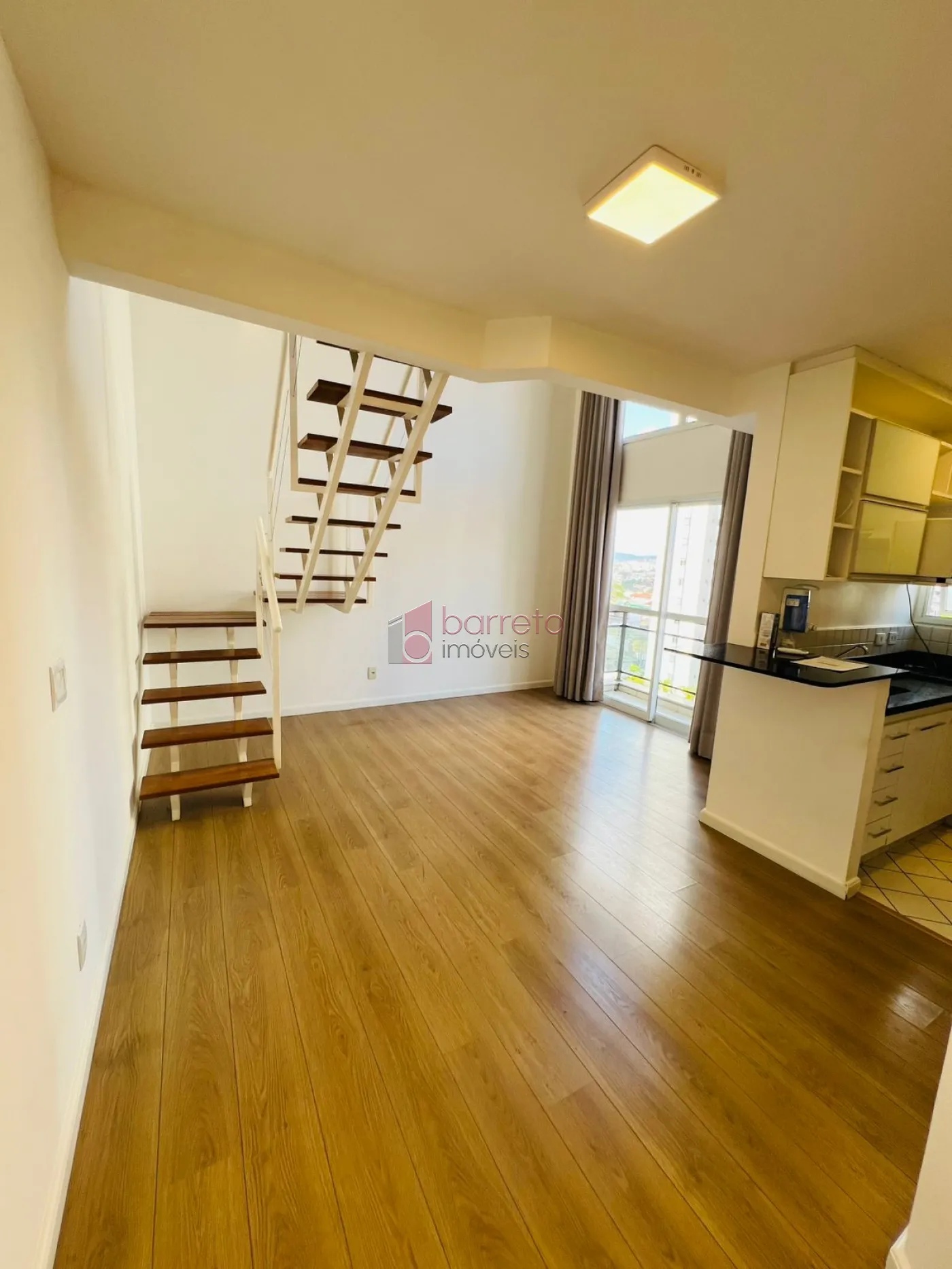 FLAT DUPLEX SEMI MOBILIADO PARA LOCAÇÃO NO EDIFÍCIO VIVERE DUPLEX – JUNDIAÍ/SP
