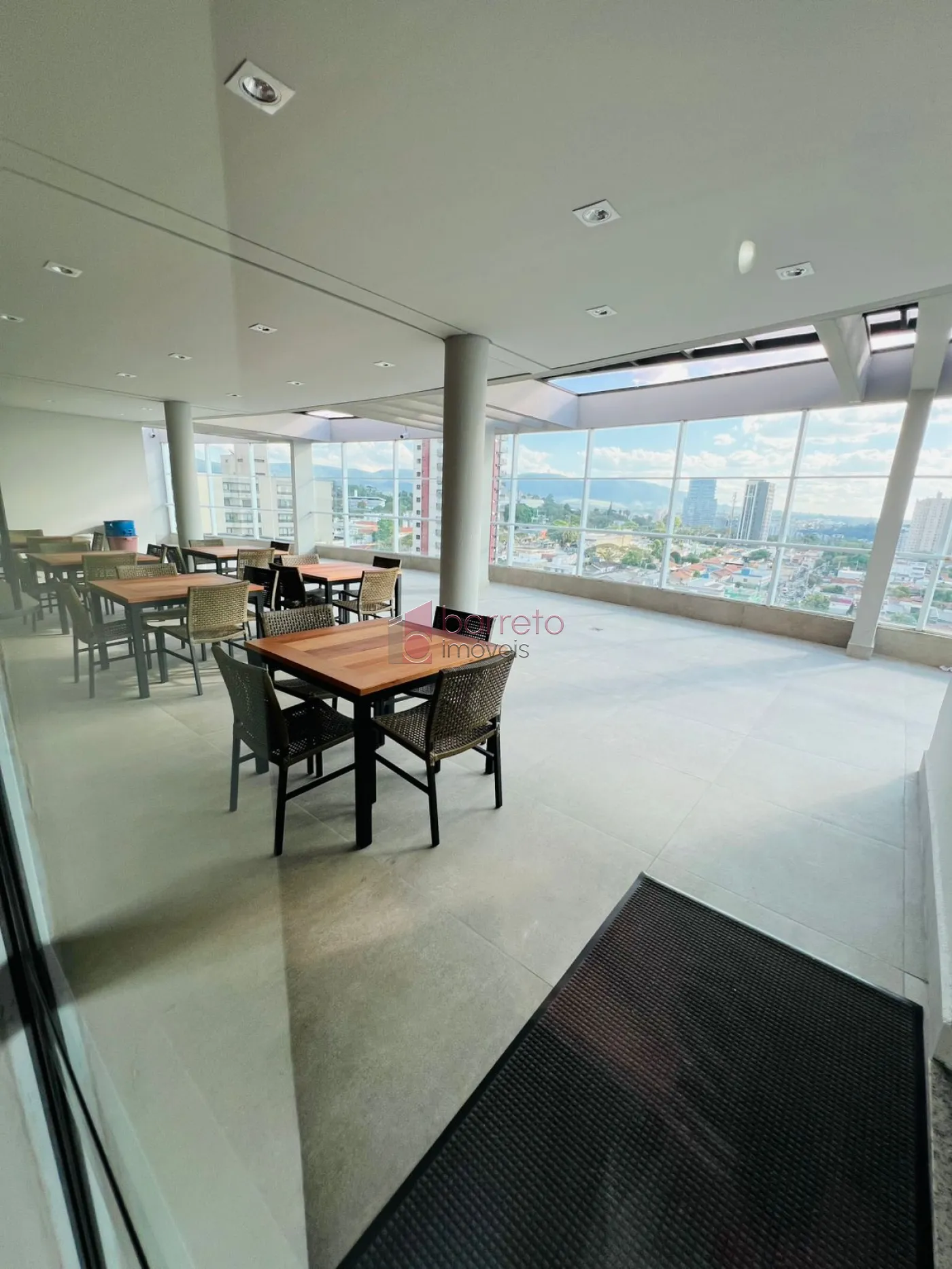 FLAT DUPLEX SEMI MOBILIADO PARA LOCAÇÃO NO EDIFÍCIO VIVERE DUPLEX – JUNDIAÍ/SP