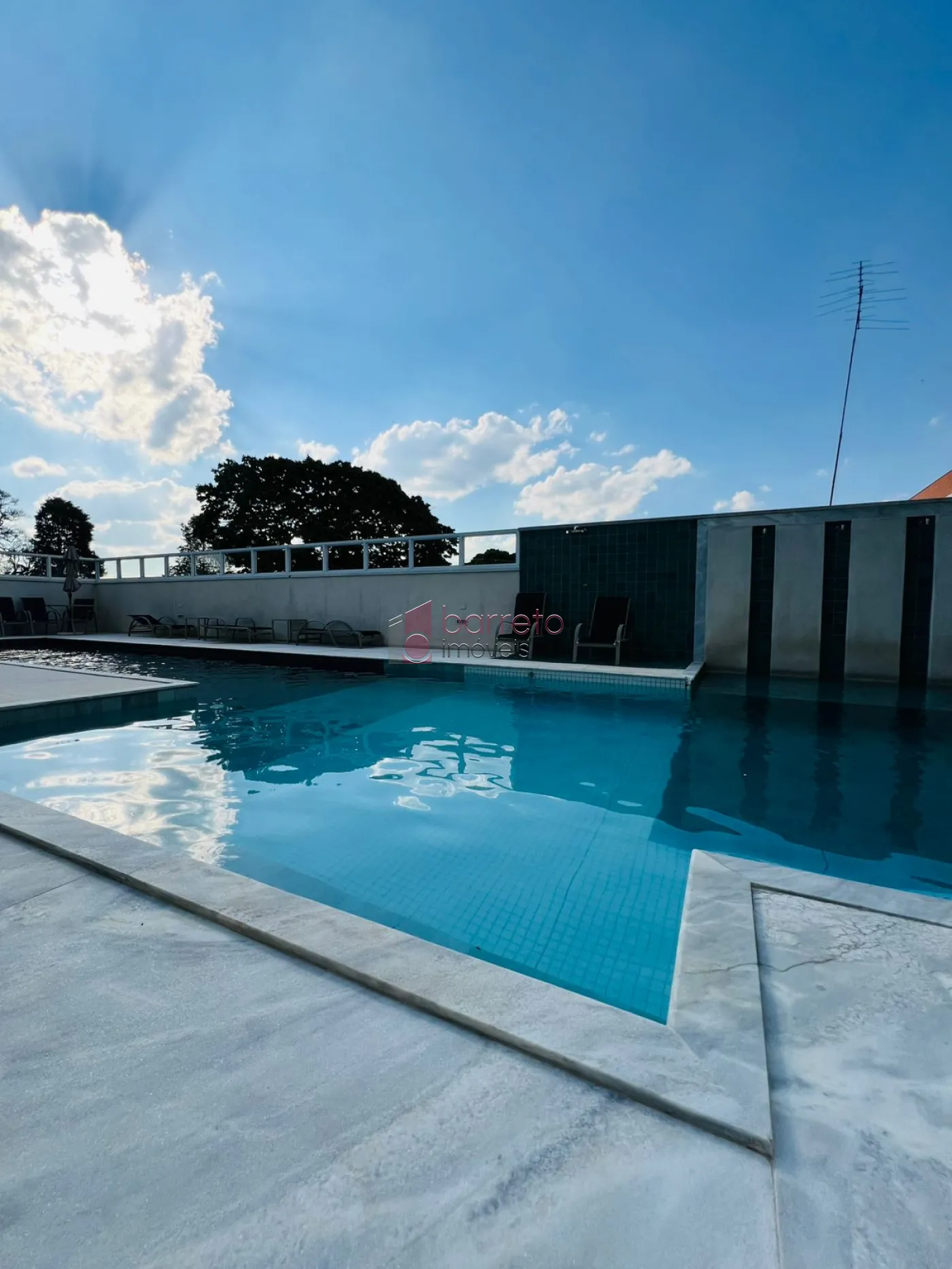 FLAT DUPLEX SEMI MOBILIADO PARA LOCAÇÃO NO EDIFÍCIO VIVERE DUPLEX – JUNDIAÍ/SP