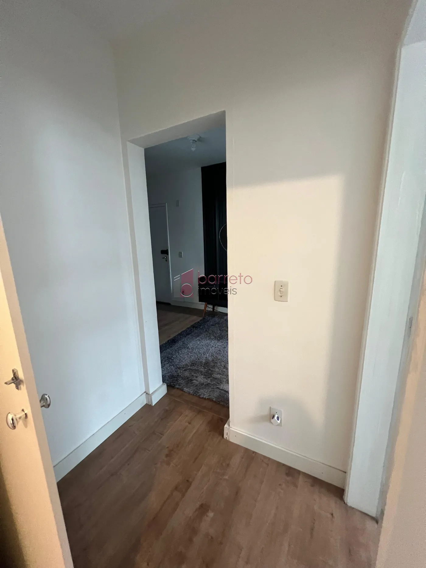 APARTAMENTO SEMIMOBILIADO À VENDA NO CONDOMÍNIO RESERVA DO JAPI JATAÍ – JUNDIAÍ/SP