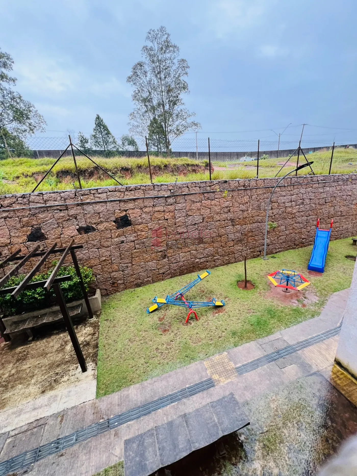 APARTAMENTO MOBILIADO PARA LOCAÇÃO NO RESIDENCIAL CAMÉLIA – JUNDIÁI/SP