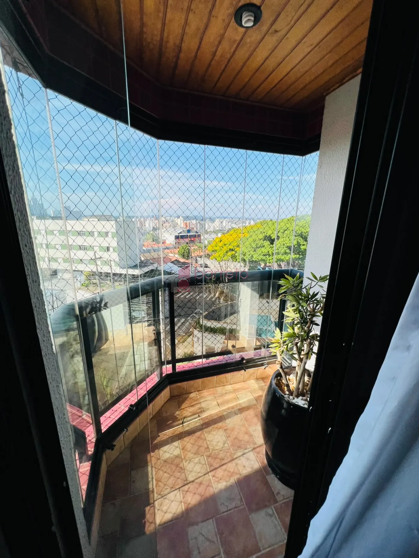 APARTAMENTO A VENDA NO CONDOMINIO VITORIA GARDEN CONTENDO :