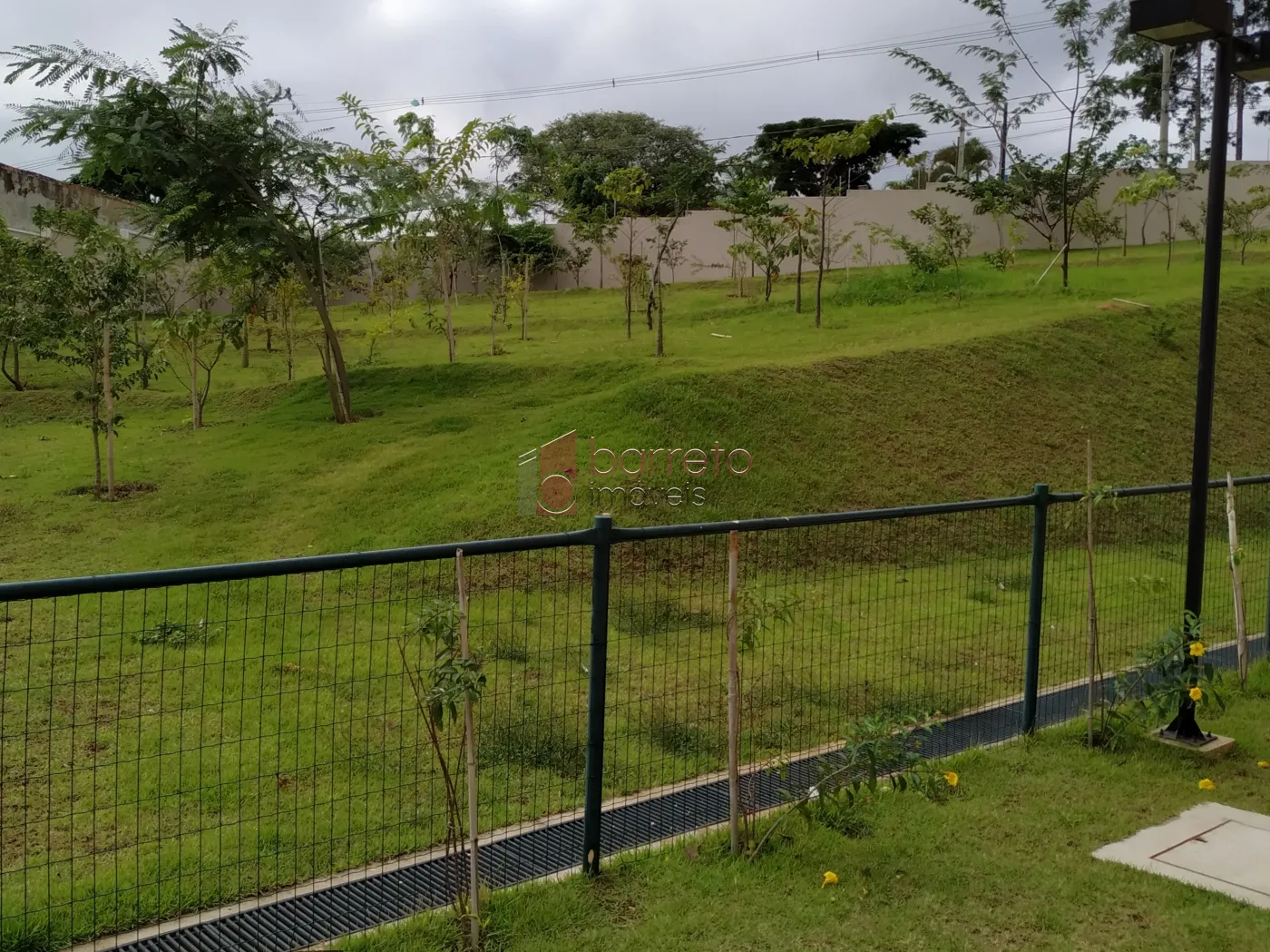 APARTAMENTO SEMI MOBILIADO PARA LOCAÇÃO NO CONDOMÍNIO TRENTINO – JUNDIAÍ/SP