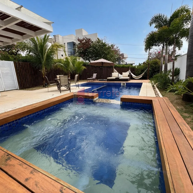 CASA COM 04 SUÍTES À VENDA NO CONDOMÍNIO RESERVA DA SERRA – JUNDIAÍ/SP