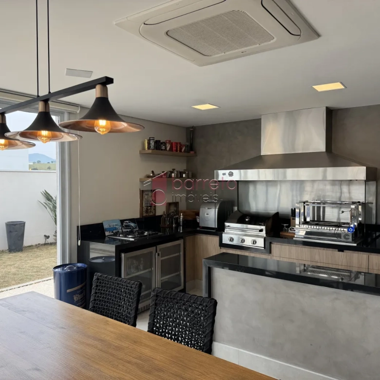 CASA COM 04 SUÍTES À VENDA NO CONDOMÍNIO RESERVA DA SERRA – JUNDIAÍ/SP
