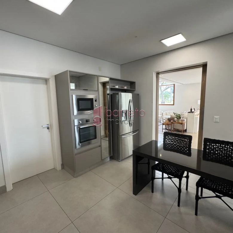 CASA COM 04 SUÍTES À VENDA NO CONDOMÍNIO RESERVA DA SERRA – JUNDIAÍ/SP