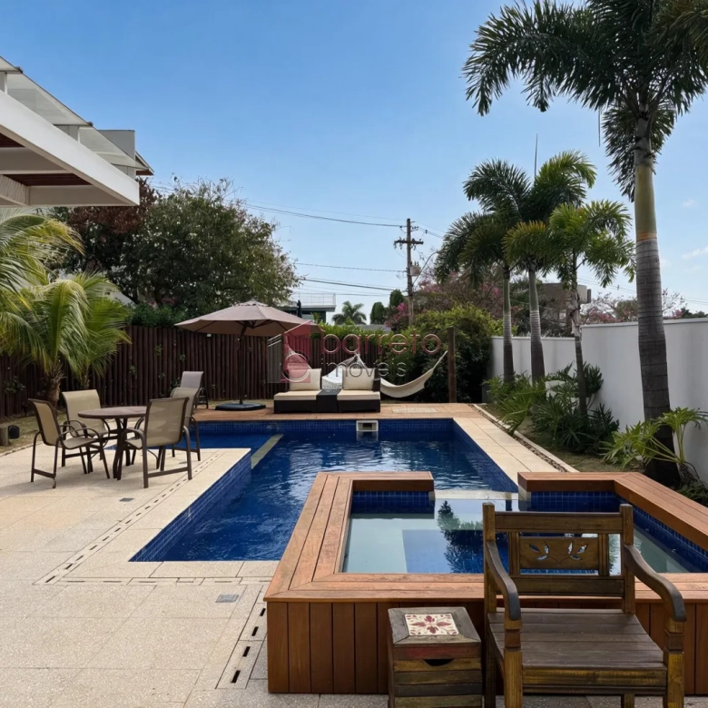 CASA COM 04 SUÍTES À VENDA NO CONDOMÍNIO RESERVA DA SERRA – JUNDIAÍ/SP