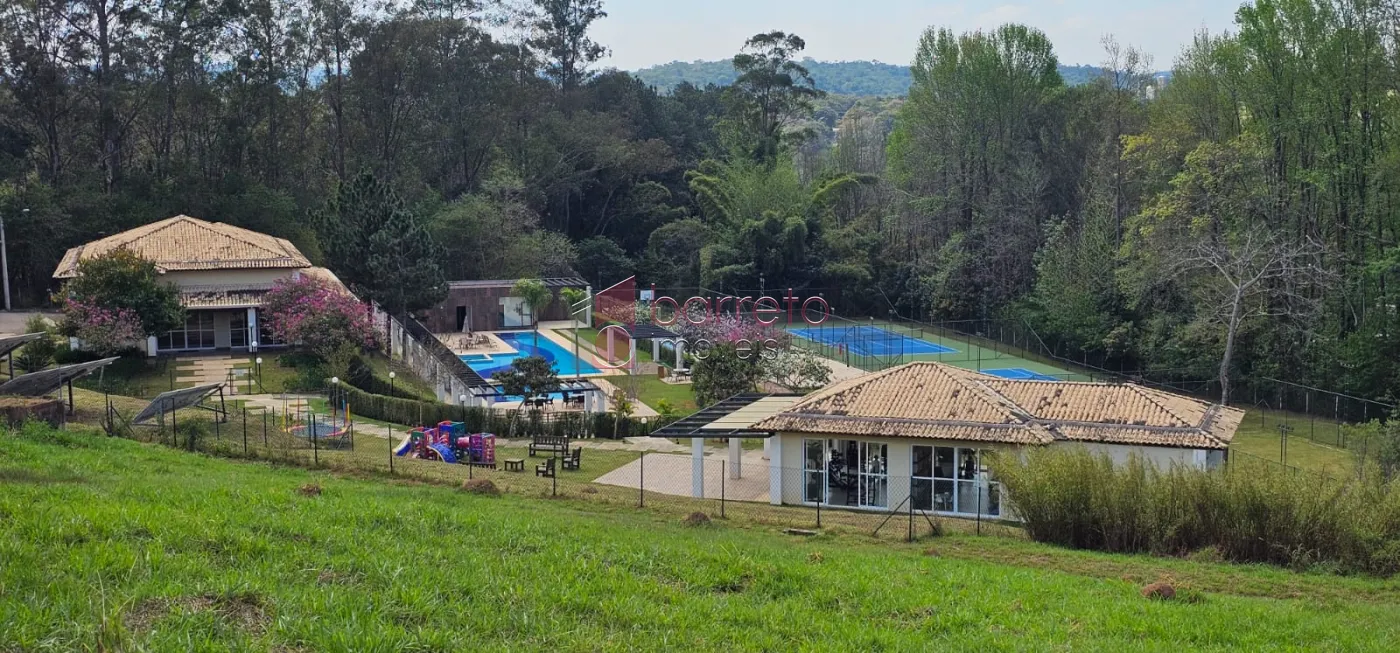 CASA TÉRREA DE ALTO PADRÃO COM 03 QUARTOS À VENDA NO CONDOMÍNIO TERRAS DO CAXAMBU – JUNDIAÍ/SP