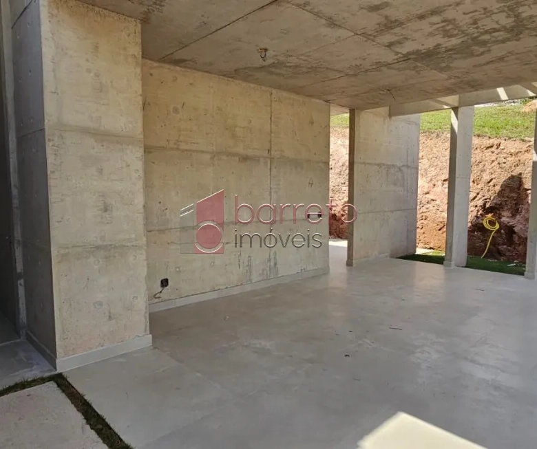 CASA TÉRREA DE ALTO PADRÃO COM 03 QUARTOS À VENDA NO CONDOMÍNIO TERRAS DO CAXAMBU – JUNDIAÍ/SP