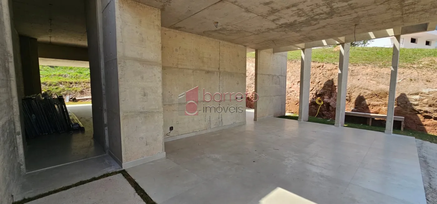 CASA TÉRREA DE ALTO PADRÃO COM 03 QUARTOS À VENDA NO CONDOMÍNIO TERRAS DO CAXAMBU – JUNDIAÍ/SP