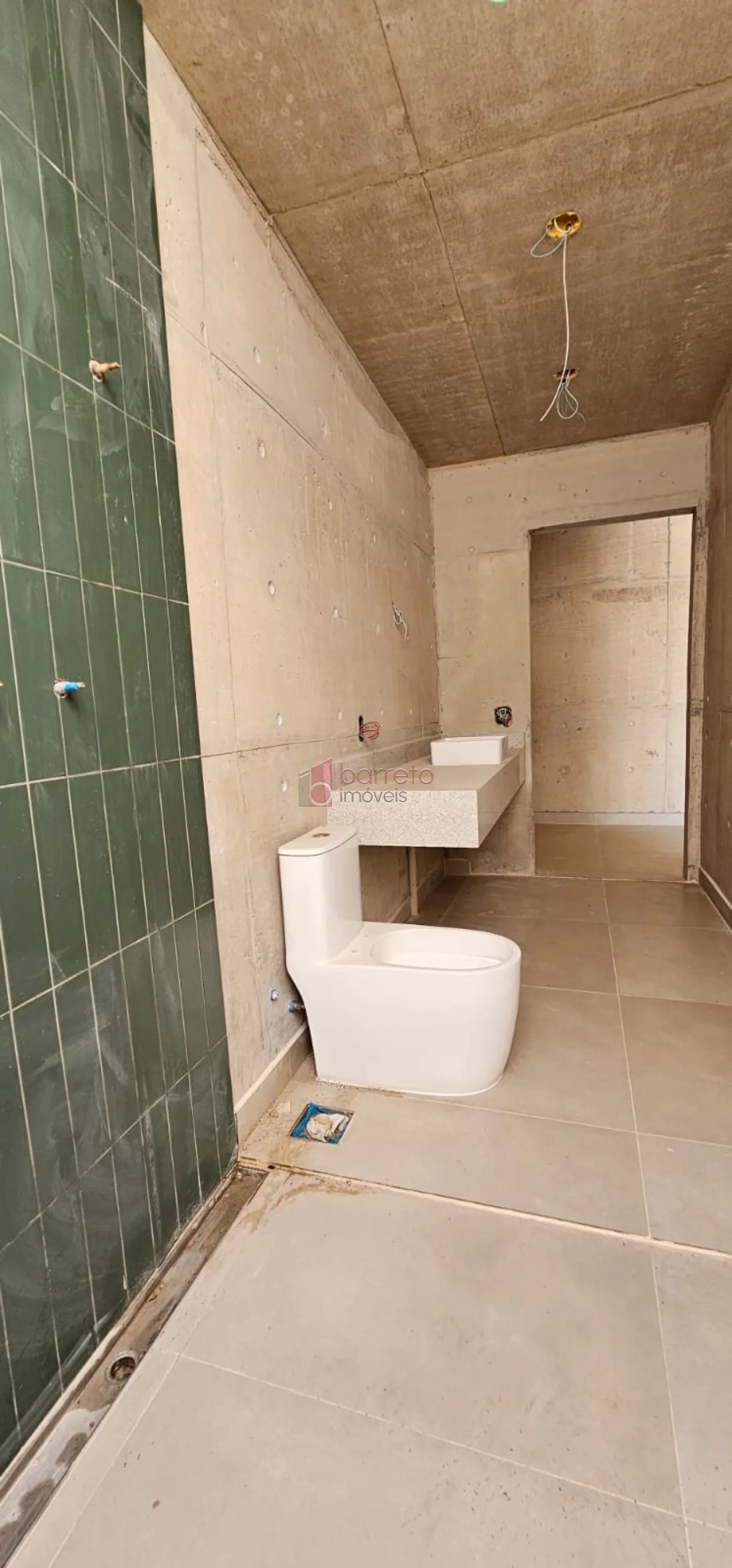 CASA TÉRREA DE ALTO PADRÃO COM 03 QUARTOS À VENDA NO CONDOMÍNIO TERRAS DO CAXAMBU – JUNDIAÍ/SP