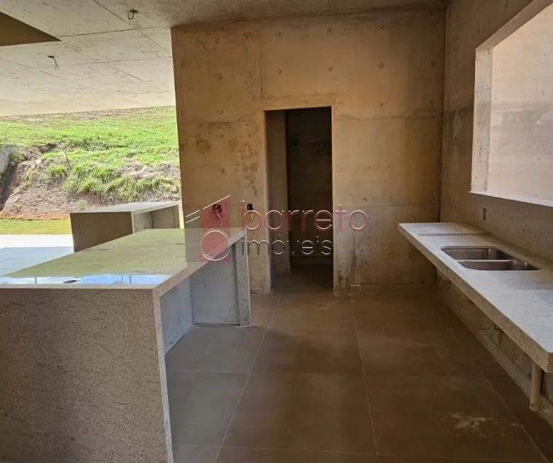 CASA TÉRREA DE ALTO PADRÃO COM 03 QUARTOS À VENDA NO CONDOMÍNIO TERRAS DO CAXAMBU – JUNDIAÍ/SP