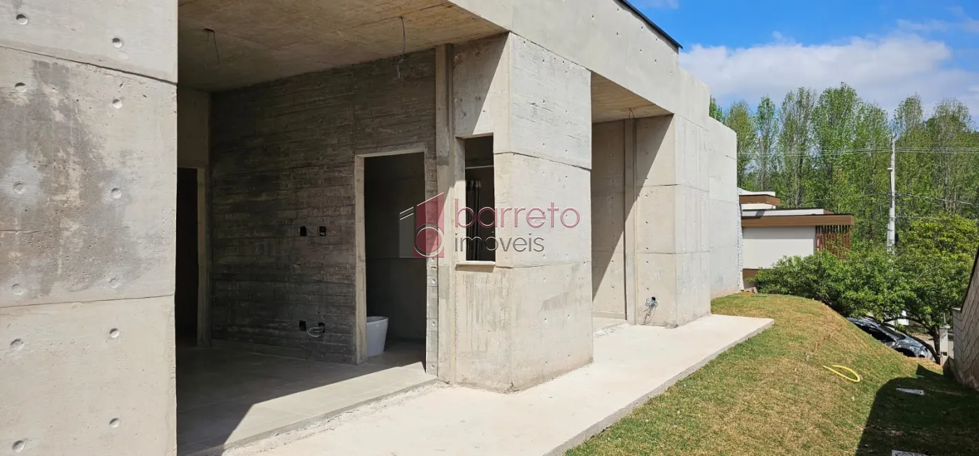 CASA TÉRREA DE ALTO PADRÃO COM 03 QUARTOS À VENDA NO CONDOMÍNIO TERRAS DO CAXAMBU – JUNDIAÍ/SP