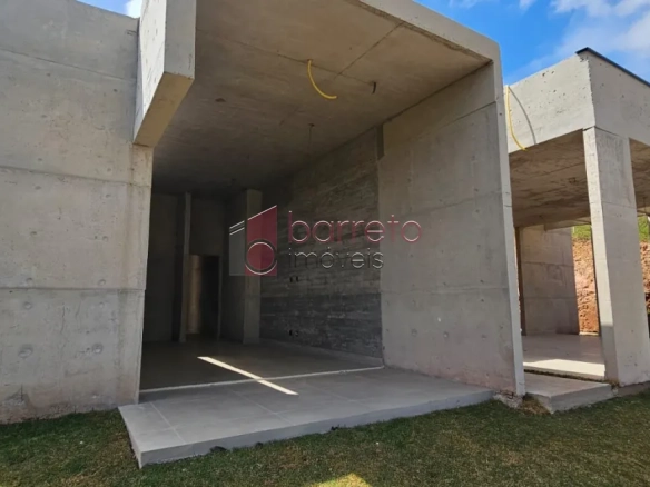 CASA TÉRREA DE ALTO PADRÃO COM 03 QUARTOS À VENDA NO CONDOMÍNIO TERRAS DO CAXAMBU – JUNDIAÍ/SP