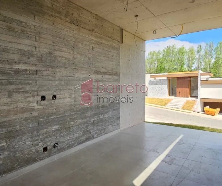 CASA TÉRREA DE ALTO PADRÃO COM 03 QUARTOS À VENDA NO CONDOMÍNIO TERRAS DO CAXAMBU – JUNDIAÍ/SP
