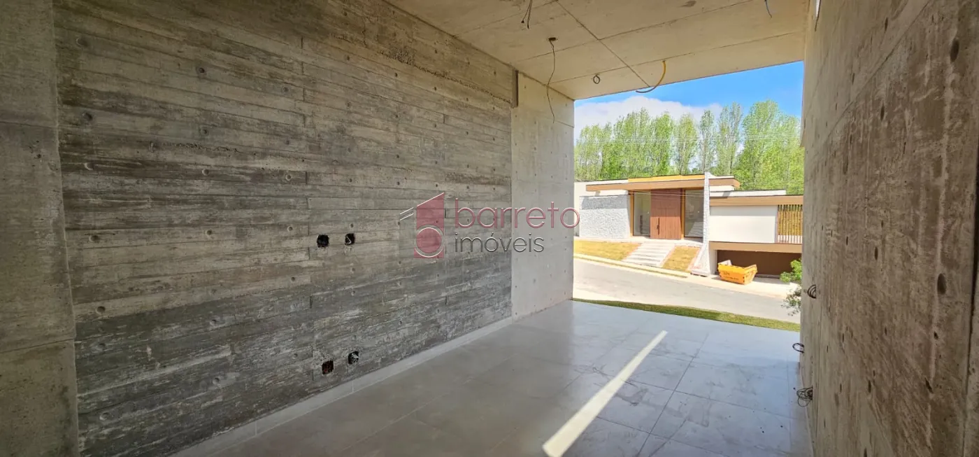 CASA TÉRREA DE ALTO PADRÃO COM 03 QUARTOS À VENDA NO CONDOMÍNIO TERRAS DO CAXAMBU – JUNDIAÍ/SP