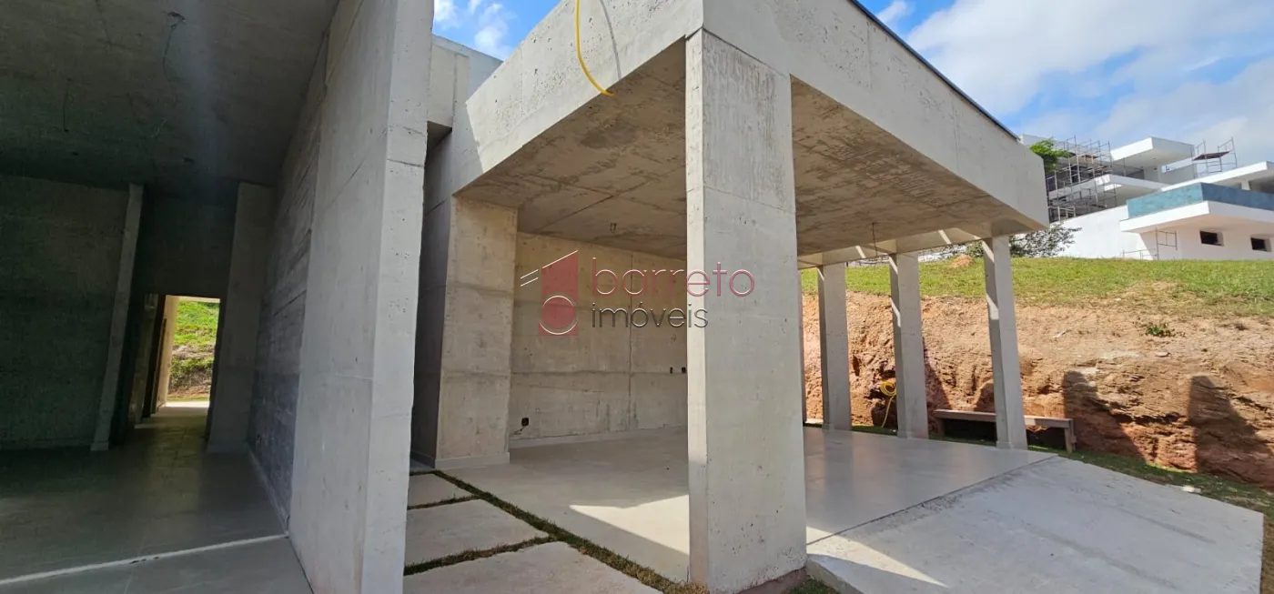 CASA TÉRREA DE ALTO PADRÃO COM 03 QUARTOS À VENDA NO CONDOMÍNIO TERRAS DO CAXAMBU – JUNDIAÍ/SP