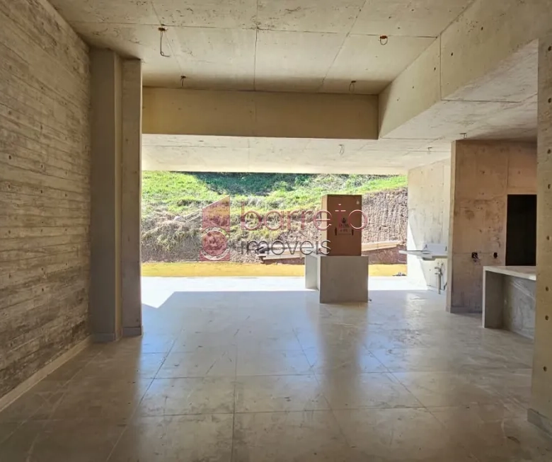 CASA TÉRREA DE ALTO PADRÃO COM 03 QUARTOS À VENDA NO CONDOMÍNIO TERRAS DO CAXAMBU – JUNDIAÍ/SP