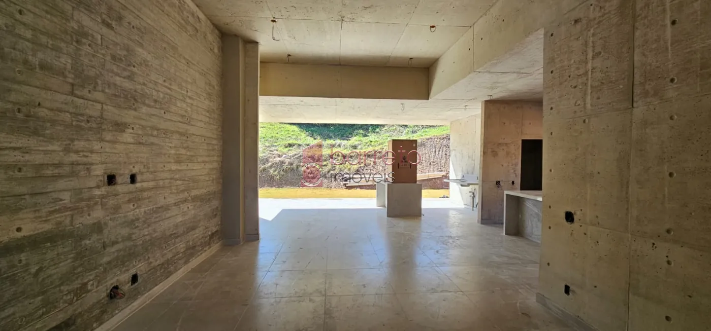 CASA TÉRREA DE ALTO PADRÃO COM 03 QUARTOS À VENDA NO CONDOMÍNIO TERRAS DO CAXAMBU – JUNDIAÍ/SP