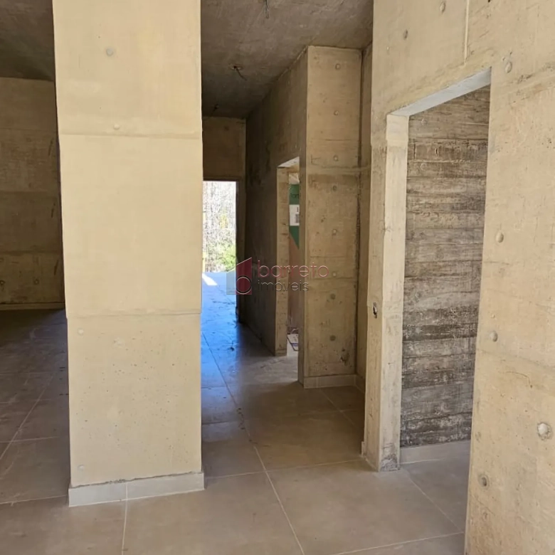 CASA TÉRREA DE ALTO PADRÃO COM 03 QUARTOS À VENDA NO CONDOMÍNIO TERRAS DO CAXAMBU – JUNDIAÍ/SP