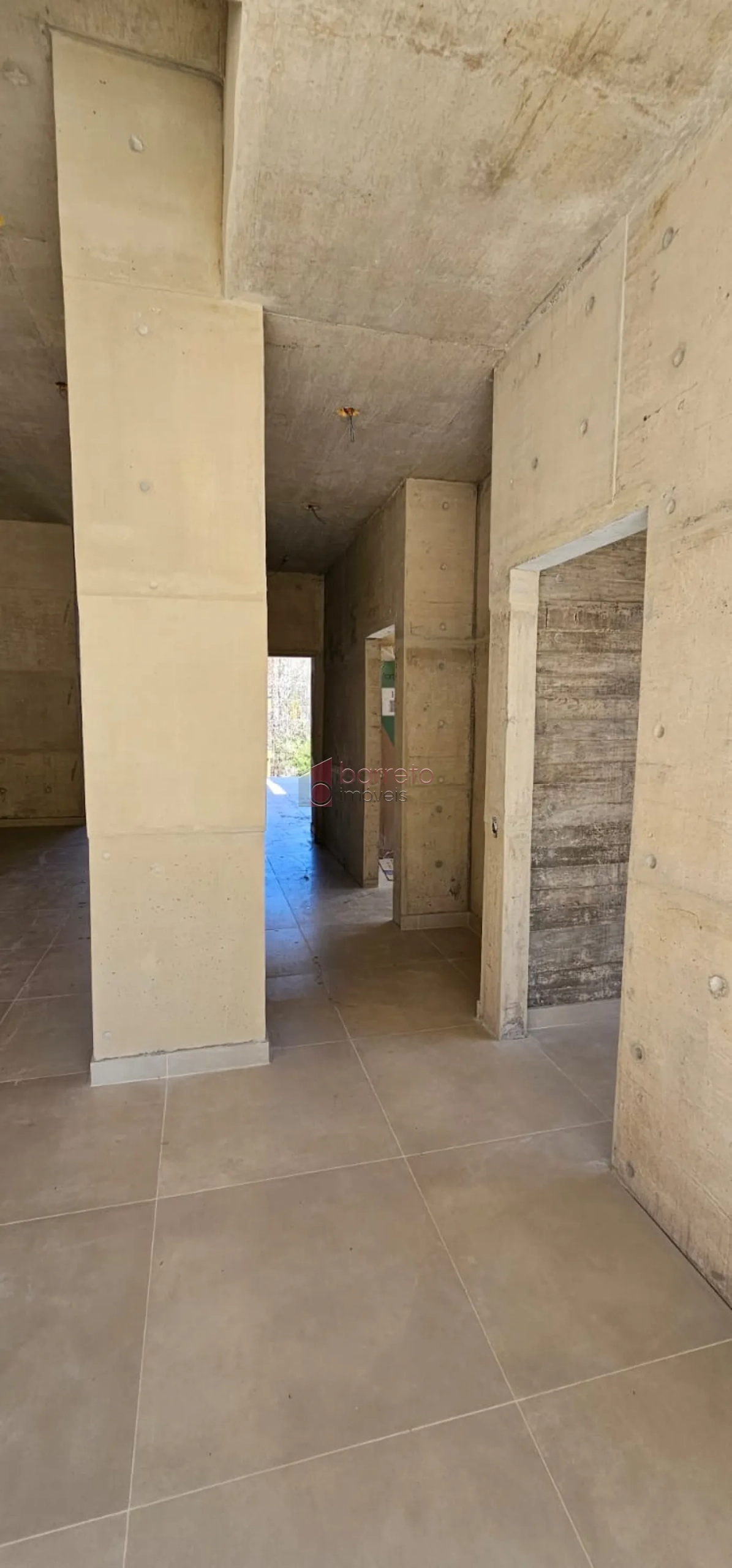 CASA TÉRREA DE ALTO PADRÃO COM 03 QUARTOS À VENDA NO CONDOMÍNIO TERRAS DO CAXAMBU – JUNDIAÍ/SP