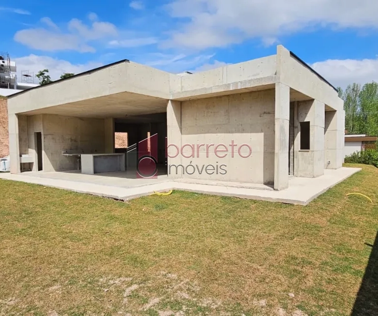 CASA TÉRREA DE ALTO PADRÃO COM 03 QUARTOS À VENDA NO CONDOMÍNIO TERRAS DO CAXAMBU – JUNDIAÍ/SP