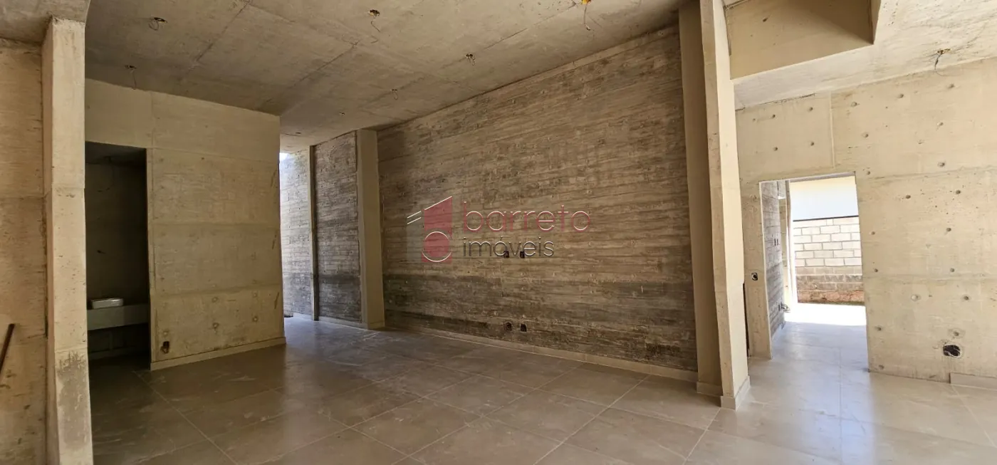 CASA TÉRREA DE ALTO PADRÃO COM 03 QUARTOS À VENDA NO CONDOMÍNIO TERRAS DO CAXAMBU – JUNDIAÍ/SP