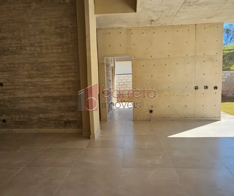 CASA TÉRREA DE ALTO PADRÃO COM 03 QUARTOS À VENDA NO CONDOMÍNIO TERRAS DO CAXAMBU – JUNDIAÍ/SP