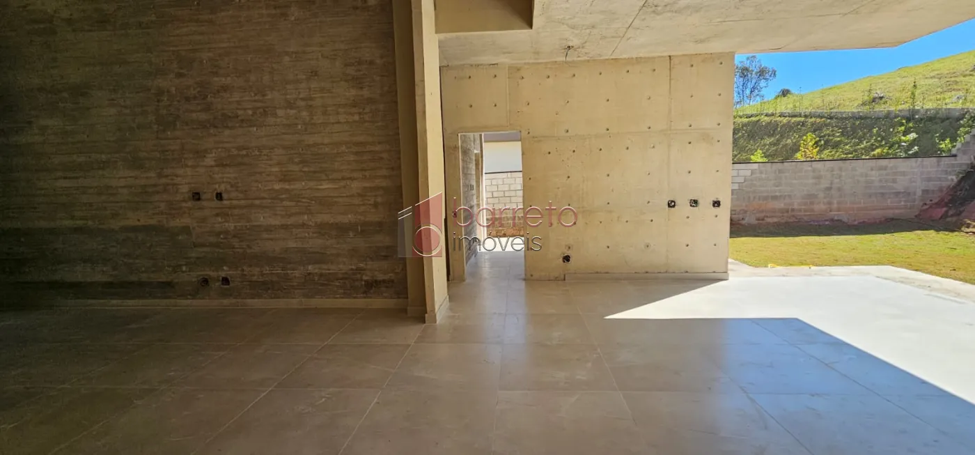 CASA TÉRREA DE ALTO PADRÃO COM 03 QUARTOS À VENDA NO CONDOMÍNIO TERRAS DO CAXAMBU – JUNDIAÍ/SP