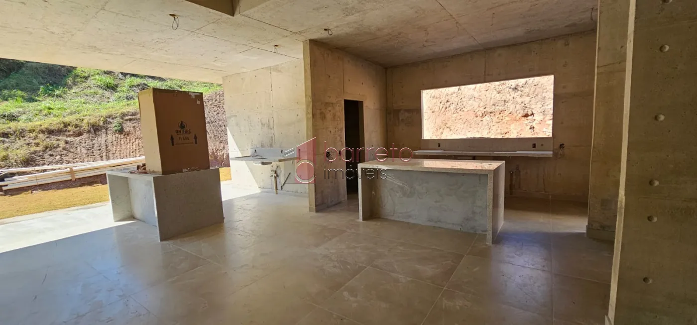 CASA TÉRREA DE ALTO PADRÃO COM 03 QUARTOS À VENDA NO CONDOMÍNIO TERRAS DO CAXAMBU – JUNDIAÍ/SP