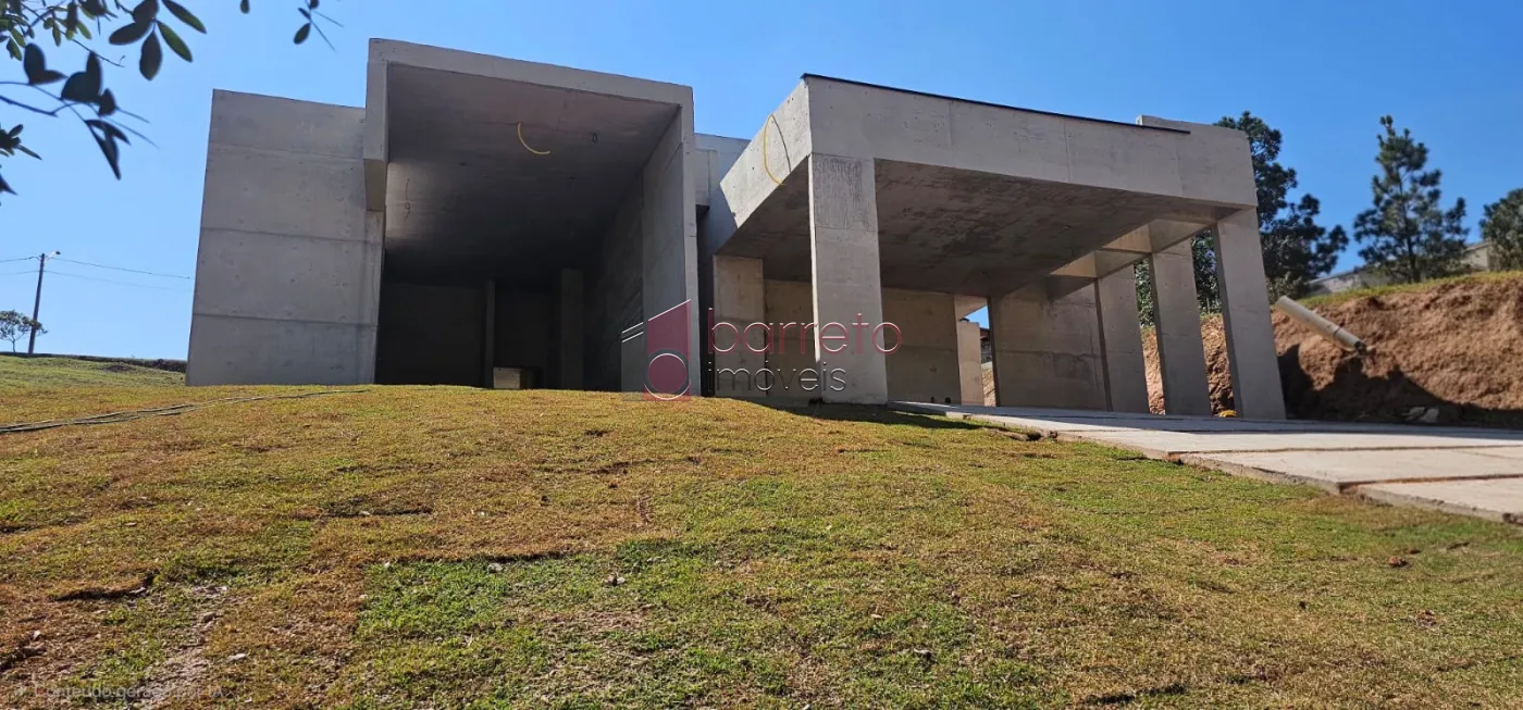 CASA TÉRREA DE ALTO PADRÃO COM 03 QUARTOS À VENDA NO CONDOMÍNIO TERRAS DO CAXAMBU – JUNDIAÍ/SP