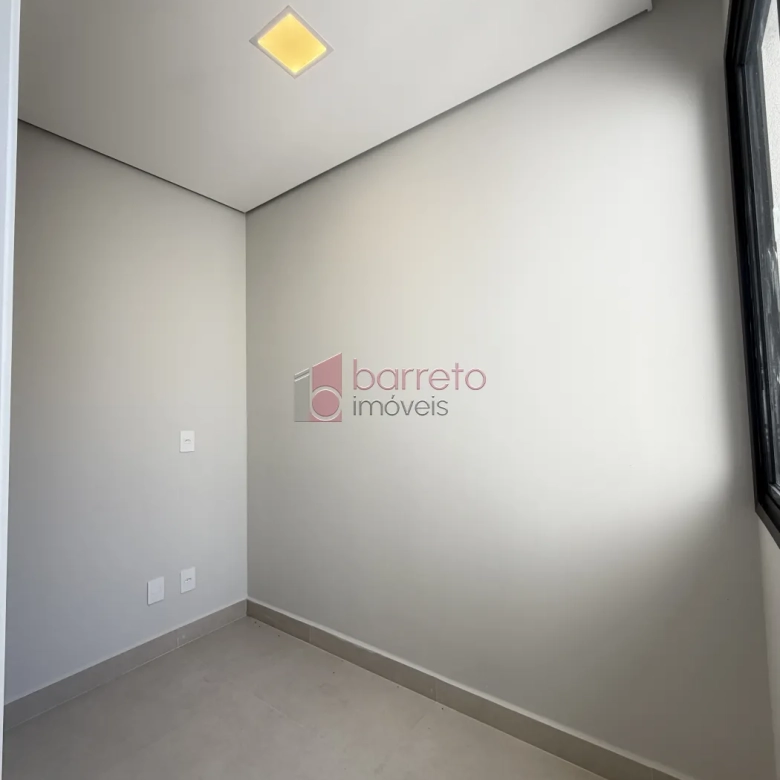 SOBRADO À VENDA – 03 QUARTOS – RESIDENCIAL DOS IPÊS – JUNDIAÍ/SP