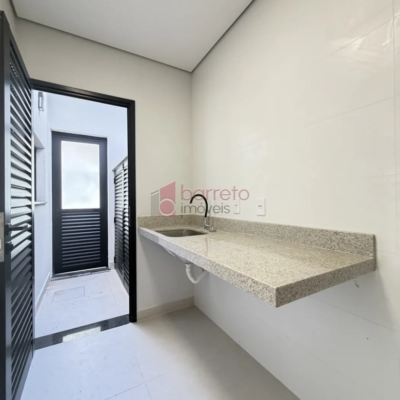 SOBRADO À VENDA – 03 QUARTOS – RESIDENCIAL DOS IPÊS – JUNDIAÍ/SP