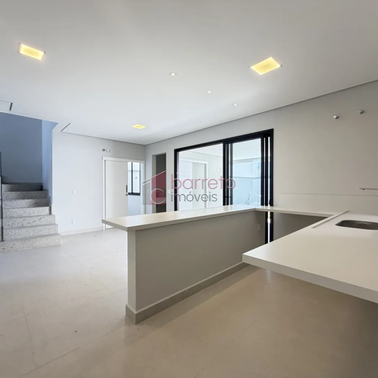 SOBRADO À VENDA – 03 QUARTOS – RESIDENCIAL DOS IPÊS – JUNDIAÍ/SP