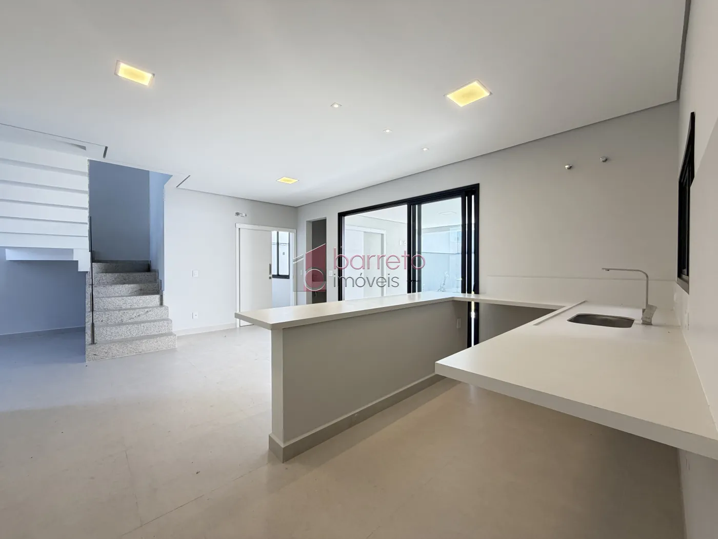 SOBRADO À VENDA – 03 QUARTOS – RESIDENCIAL DOS IPÊS – JUNDIAÍ/SP