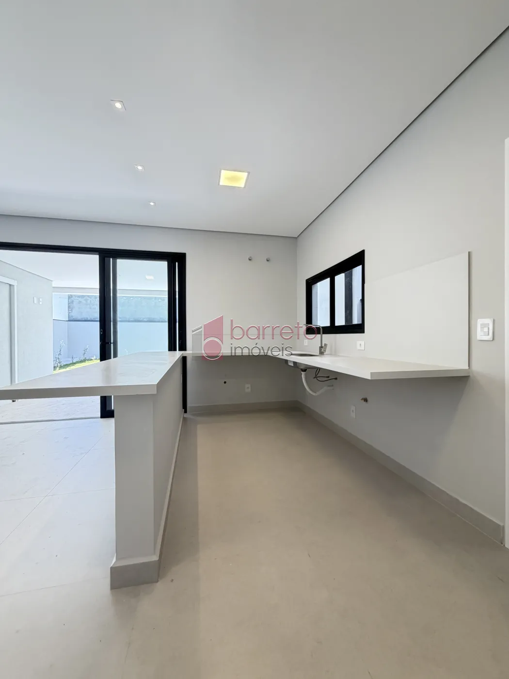 SOBRADO À VENDA – 03 QUARTOS – RESIDENCIAL DOS IPÊS – JUNDIAÍ/SP