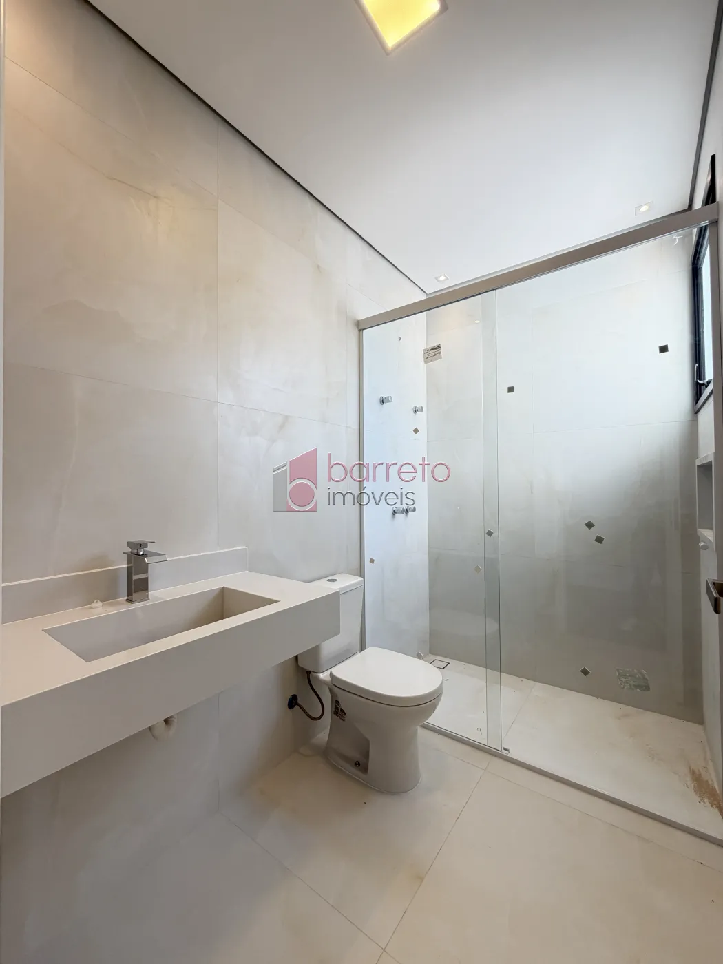 SOBRADO À VENDA – 03 QUARTOS – RESIDENCIAL DOS IPÊS – JUNDIAÍ/SP