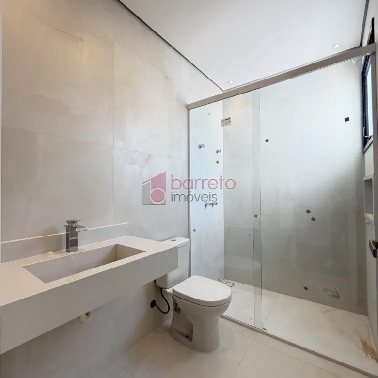 SOBRADO À VENDA – 03 QUARTOS – RESIDENCIAL DOS IPÊS – JUNDIAÍ/SP