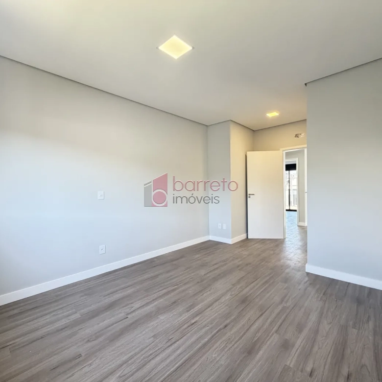SOBRADO À VENDA – 03 QUARTOS – RESIDENCIAL DOS IPÊS – JUNDIAÍ/SP