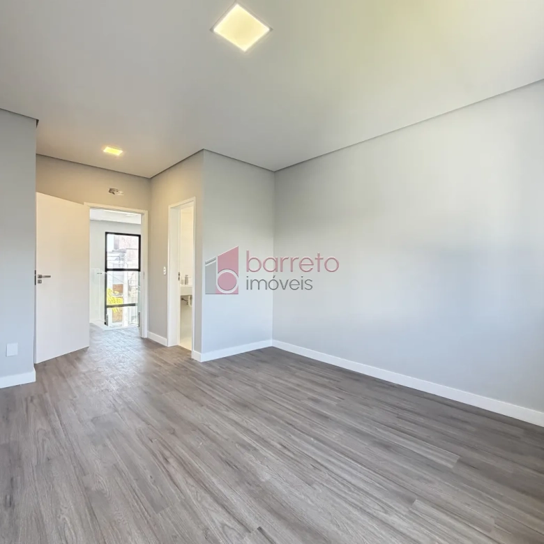 SOBRADO À VENDA – 03 QUARTOS – RESIDENCIAL DOS IPÊS – JUNDIAÍ/SP
