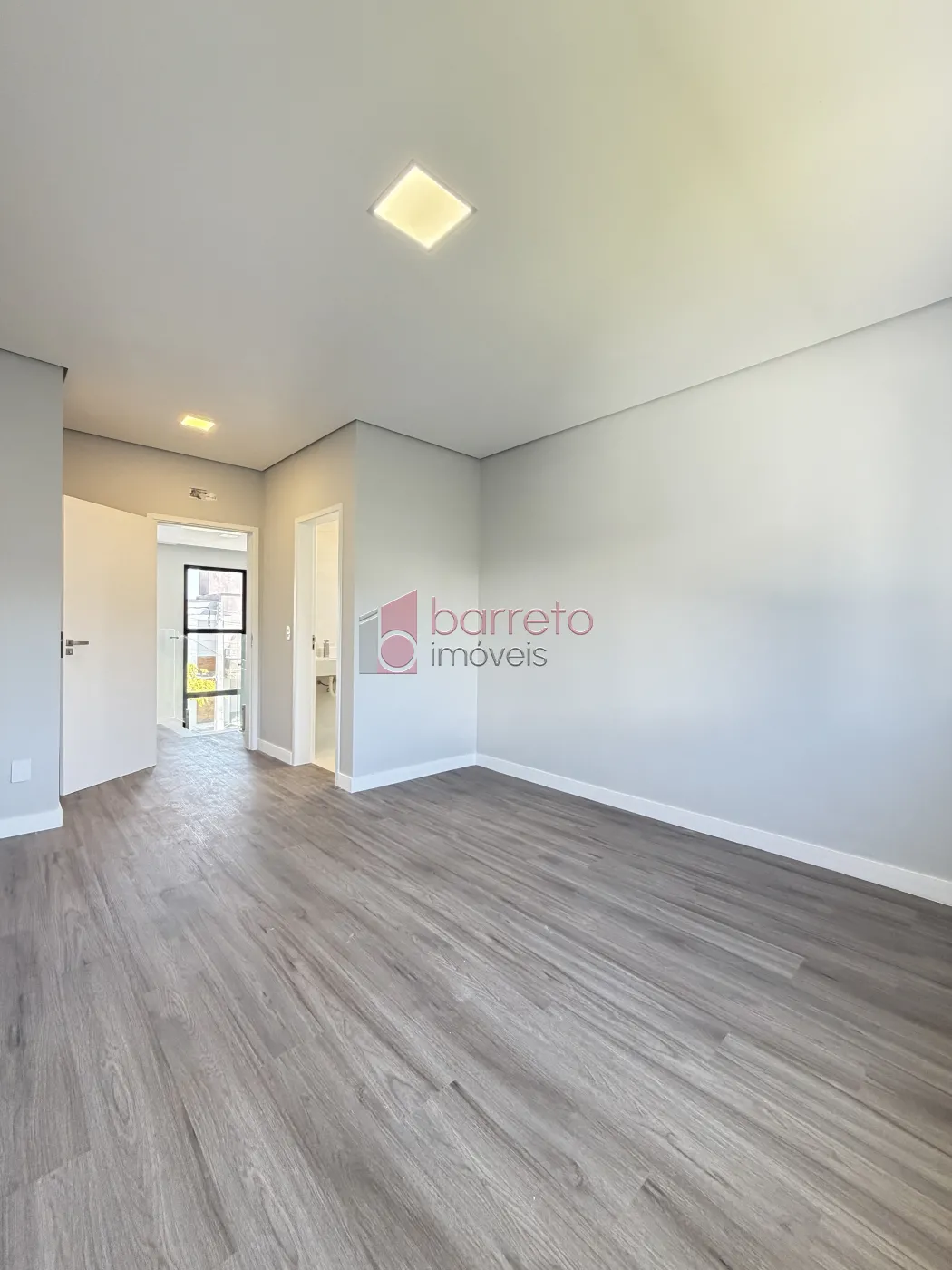 SOBRADO À VENDA – 03 QUARTOS – RESIDENCIAL DOS IPÊS – JUNDIAÍ/SP