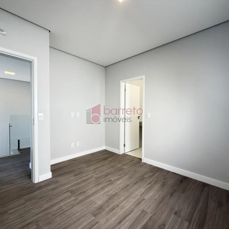 SOBRADO À VENDA – 03 QUARTOS – RESIDENCIAL DOS IPÊS – JUNDIAÍ/SP