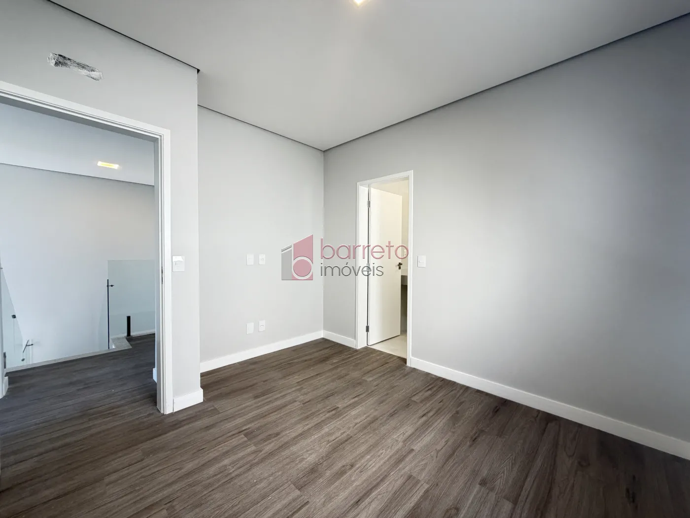 SOBRADO À VENDA – 03 QUARTOS – RESIDENCIAL DOS IPÊS – JUNDIAÍ/SP