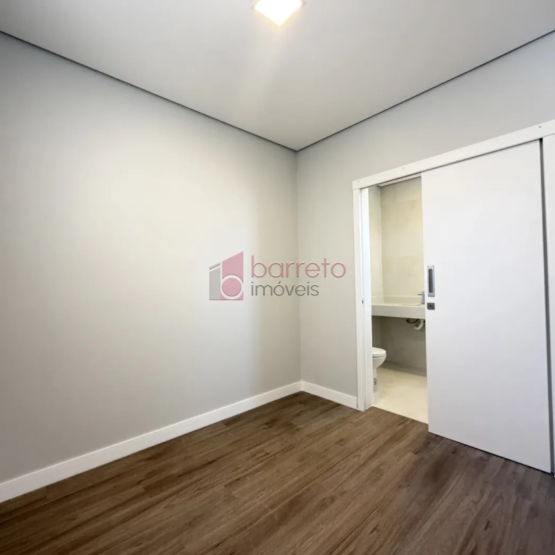 SOBRADO À VENDA – 03 QUARTOS – RESIDENCIAL DOS IPÊS – JUNDIAÍ/SP