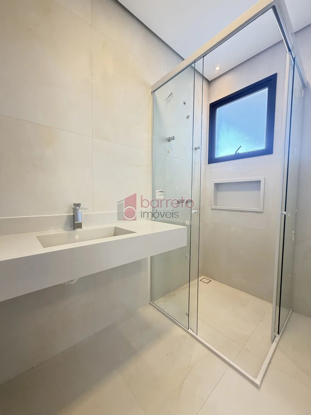 SOBRADO À VENDA – 03 QUARTOS – RESIDENCIAL DOS IPÊS – JUNDIAÍ/SP