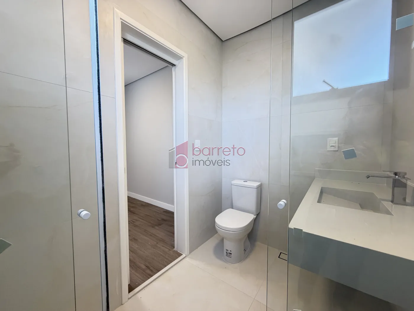 SOBRADO À VENDA – 03 QUARTOS – RESIDENCIAL DOS IPÊS – JUNDIAÍ/SP