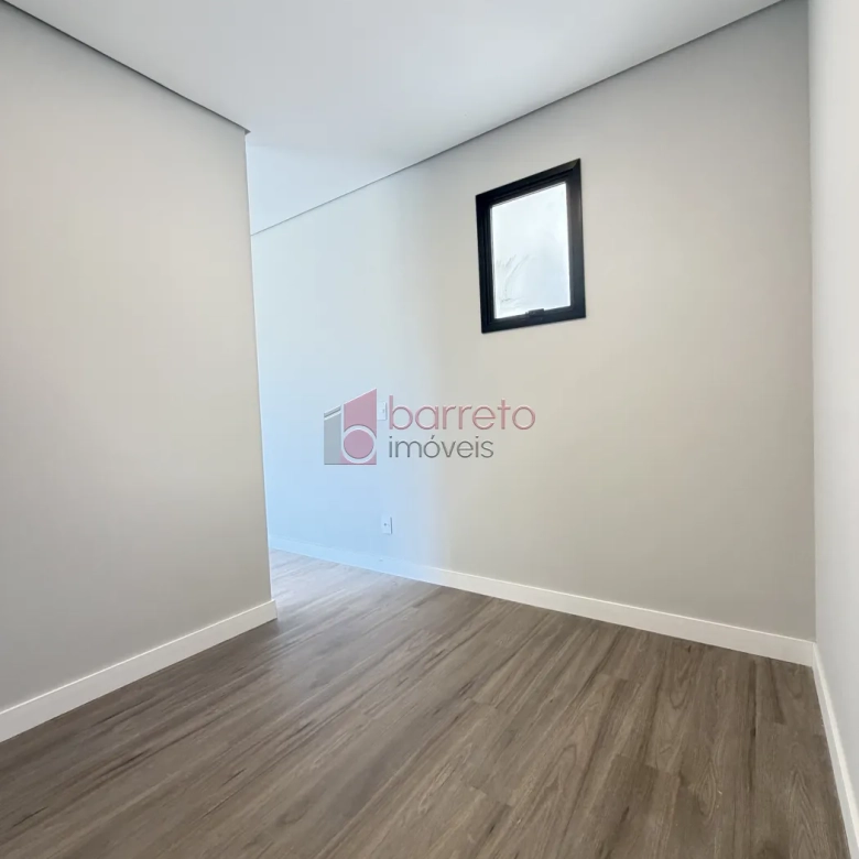 SOBRADO À VENDA – 03 QUARTOS – RESIDENCIAL DOS IPÊS – JUNDIAÍ/SP