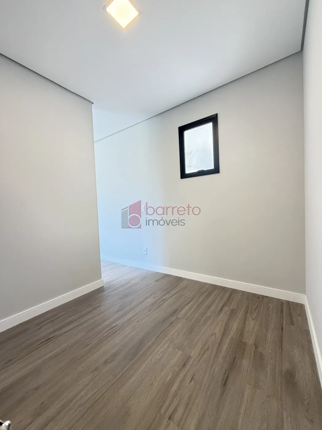 SOBRADO À VENDA – 03 QUARTOS – RESIDENCIAL DOS IPÊS – JUNDIAÍ/SP