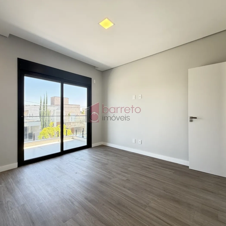 SOBRADO À VENDA – 03 QUARTOS – RESIDENCIAL DOS IPÊS – JUNDIAÍ/SP